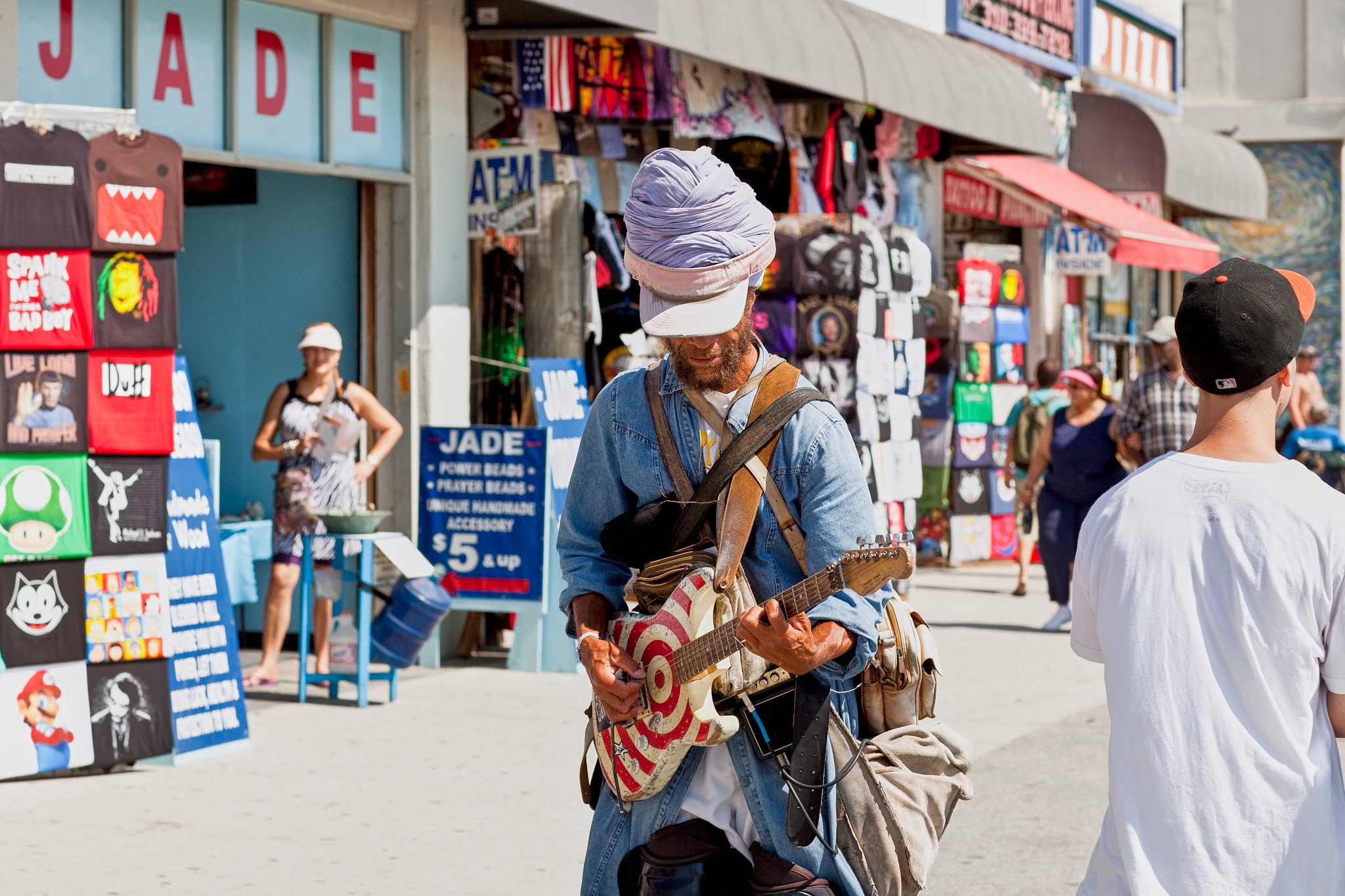 Harry Perry - Canon - Canon EOS 5D Mark II - EF85mm f/1.2L II USM