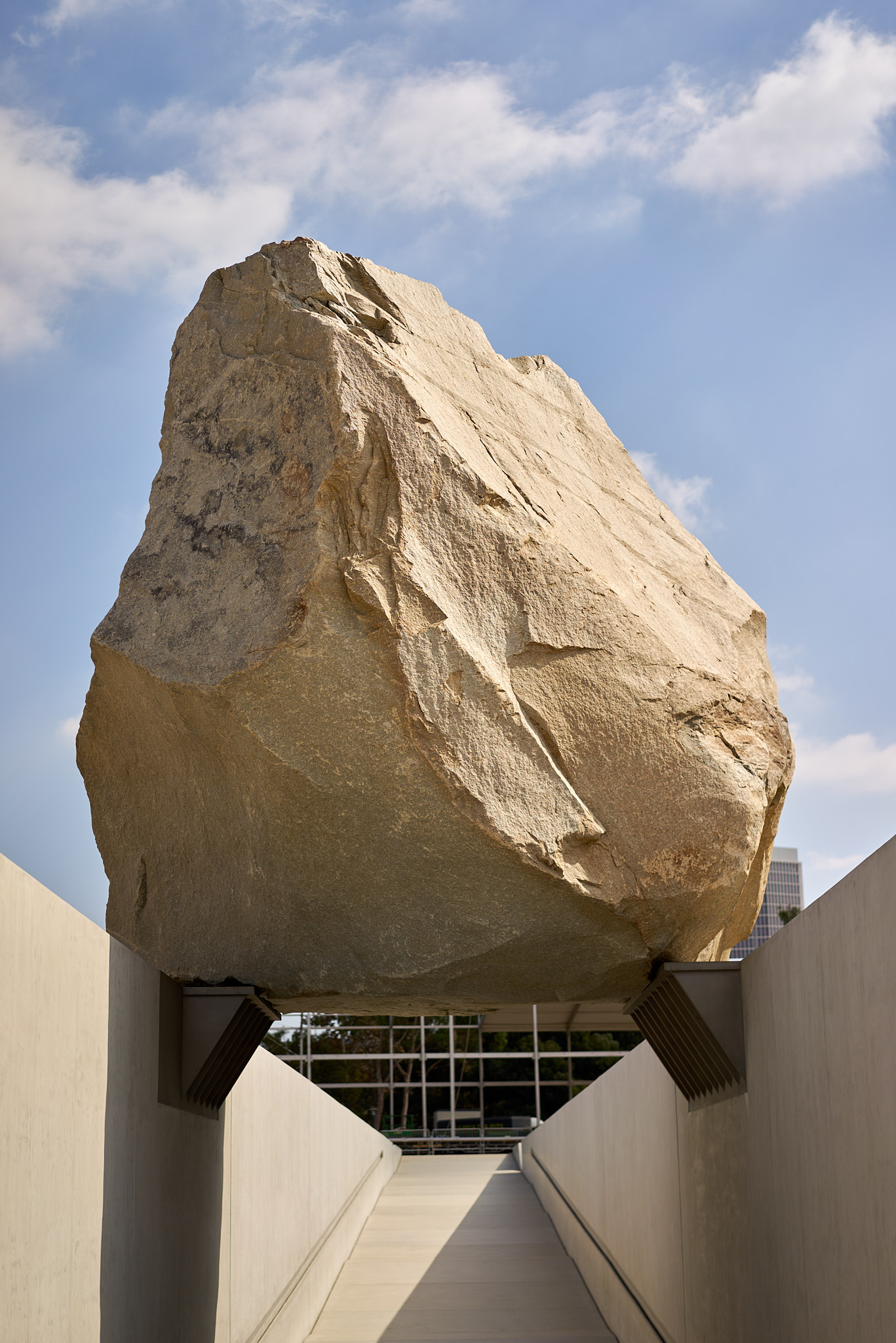 Levitated Mass - SONY - SONY ILCE-7R - FE 55mm F1.8 ZA